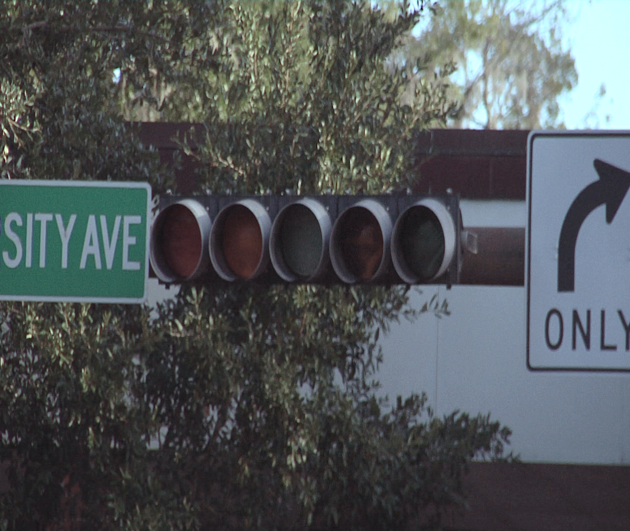 Some major intersections in Gainesville still have no working stoplights, putting drivers and pedestrians in danger, after Hurricane Irma plowed through the state. Repair crews are triaging broken stop lights to fix the busiest ones first. Gainesville Police Department tweeted about the problem. "Clearly this needs to be posted again. If the traffic light is out, treat as four-way stop. It's the law, and to do otherwise is dangerous."