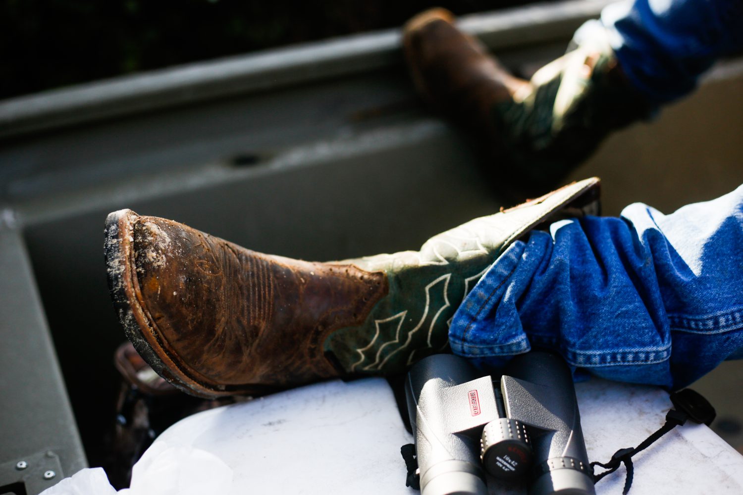 Richie Smith props up his leg next to his binoculars while hunting on October 26, 2019. (Chris Day/Fresh Take Florida)