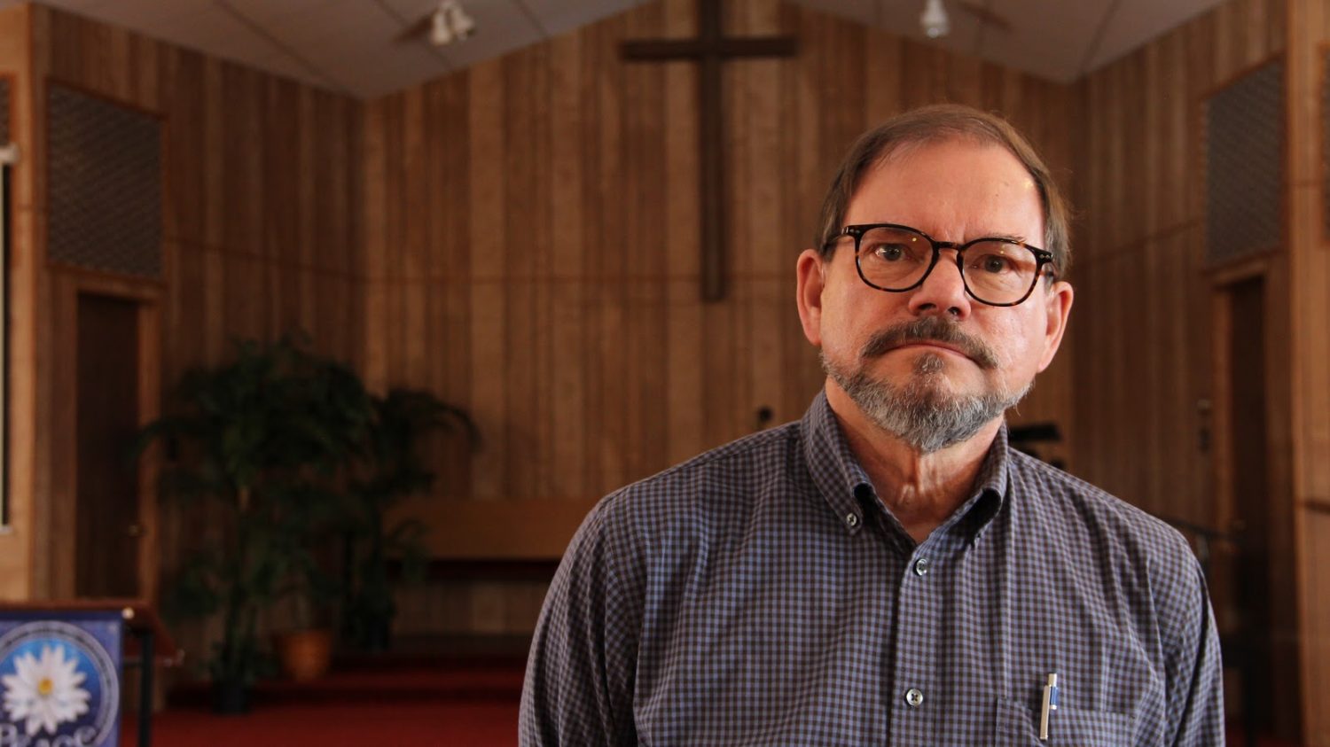 Tom Mauser at Prince of Peace Church of the Brethren in Littleton, Colorado. (Tessa Bentulan / WUFT News)